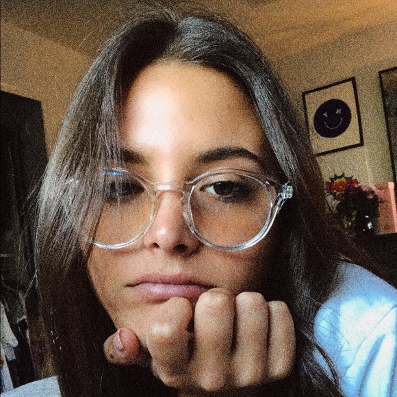 Meet your Posher, Lindsay - Picture 2 of 2